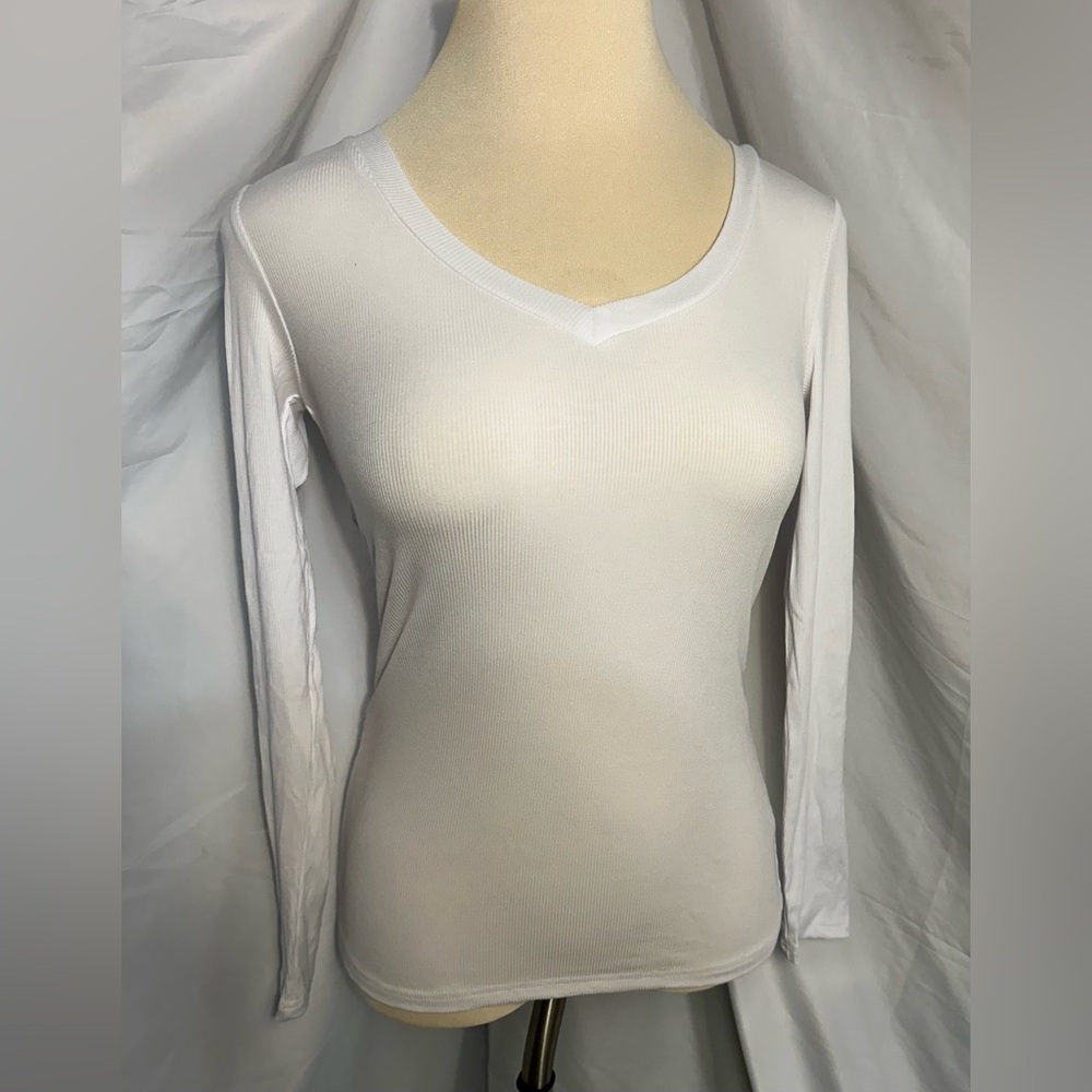 Woman’s Ribbed Long Sleeve V Neck Shirt - White